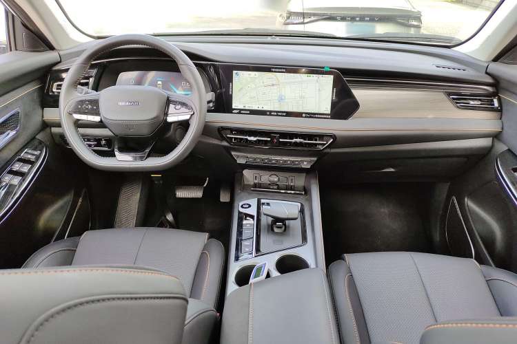 Used CHANGAN OSHAN X7 PLUS 2023 Enjoy Edition 1.5T Automatic Pilot Model 7 Seats Center Console