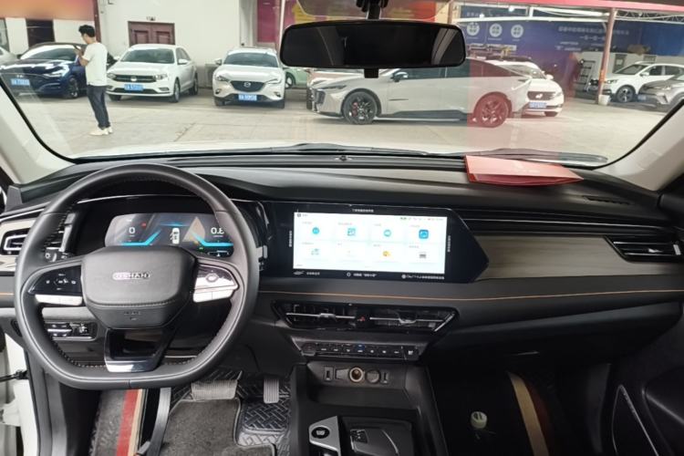 Used CHANGAN OSHAN X7 PLUS 2023 Enjoy Edition 1.5T Automatic Pilot Model 7 Seats Center Console