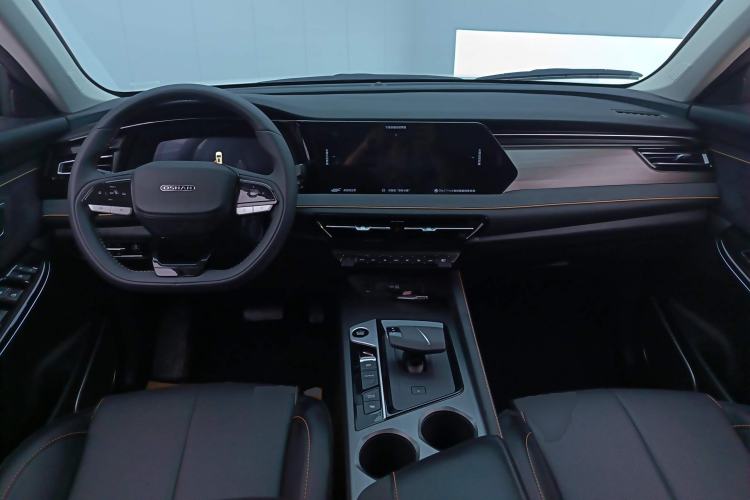 Used CHANGAN OSHAN X7 PLUS 2023 Enjoy Edition 1.5T Automatic Pilot Model 7 Seats Center Console