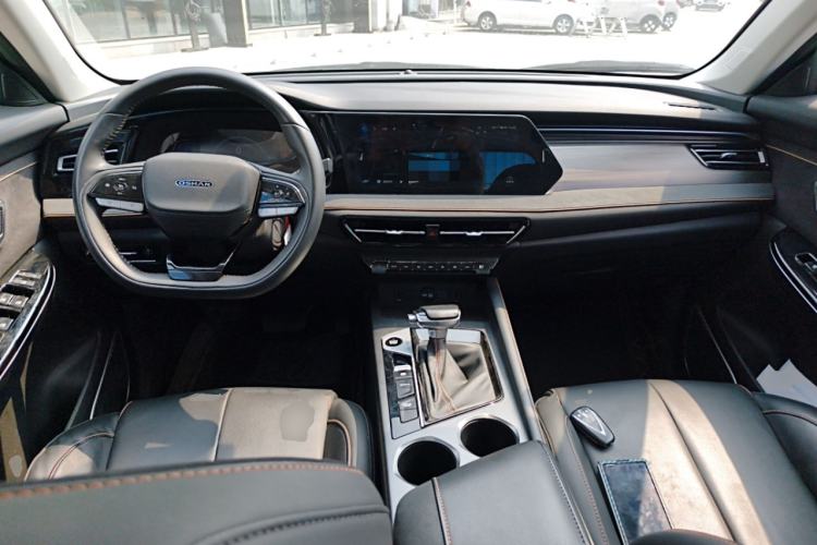 Used CHANGAN OSHAN X7 PLUS 2023 Enjoy Edition 1.5T Automatic Prestige 7-Seater Center Console
