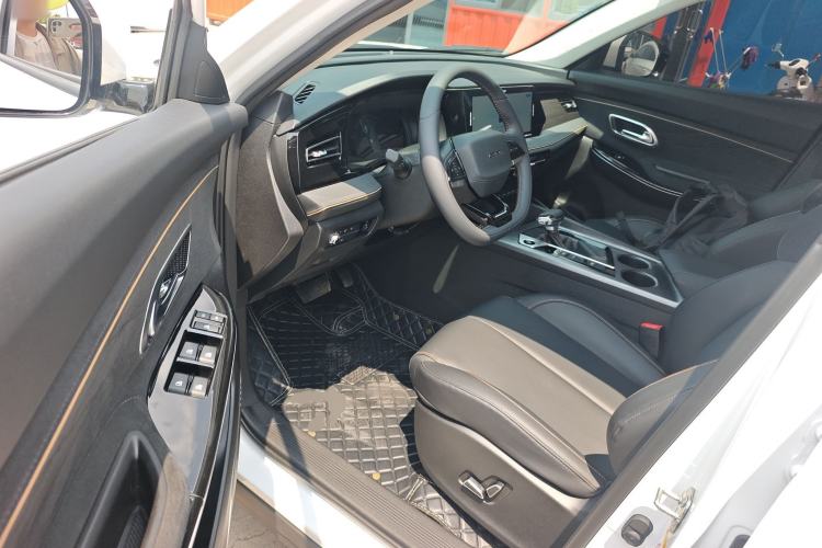 Used CHANGAN OSHAN X7 PLUS 2023 Enjoy Edition 1.5T Automatic Prestige 7-Seater Driver Seat