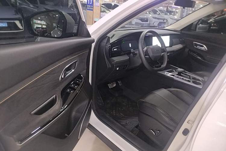 Used CHANGAN OSHAN X7 PLUS 2023 Enjoy Edition 1.5T Automatic Pilot Model 7 Seats Driver Seat