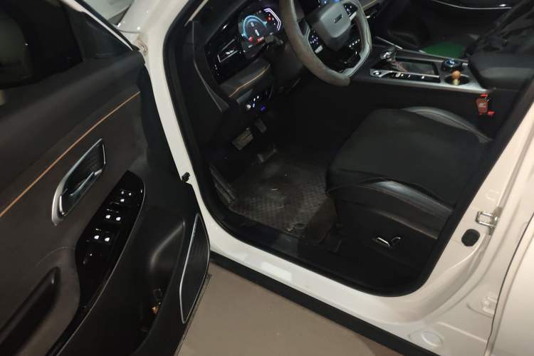 Used CHANGAN OSHAN X7 PLUS 2023 Enjoy Edition 1.5T Automatic Prestige Model Driver Seat
