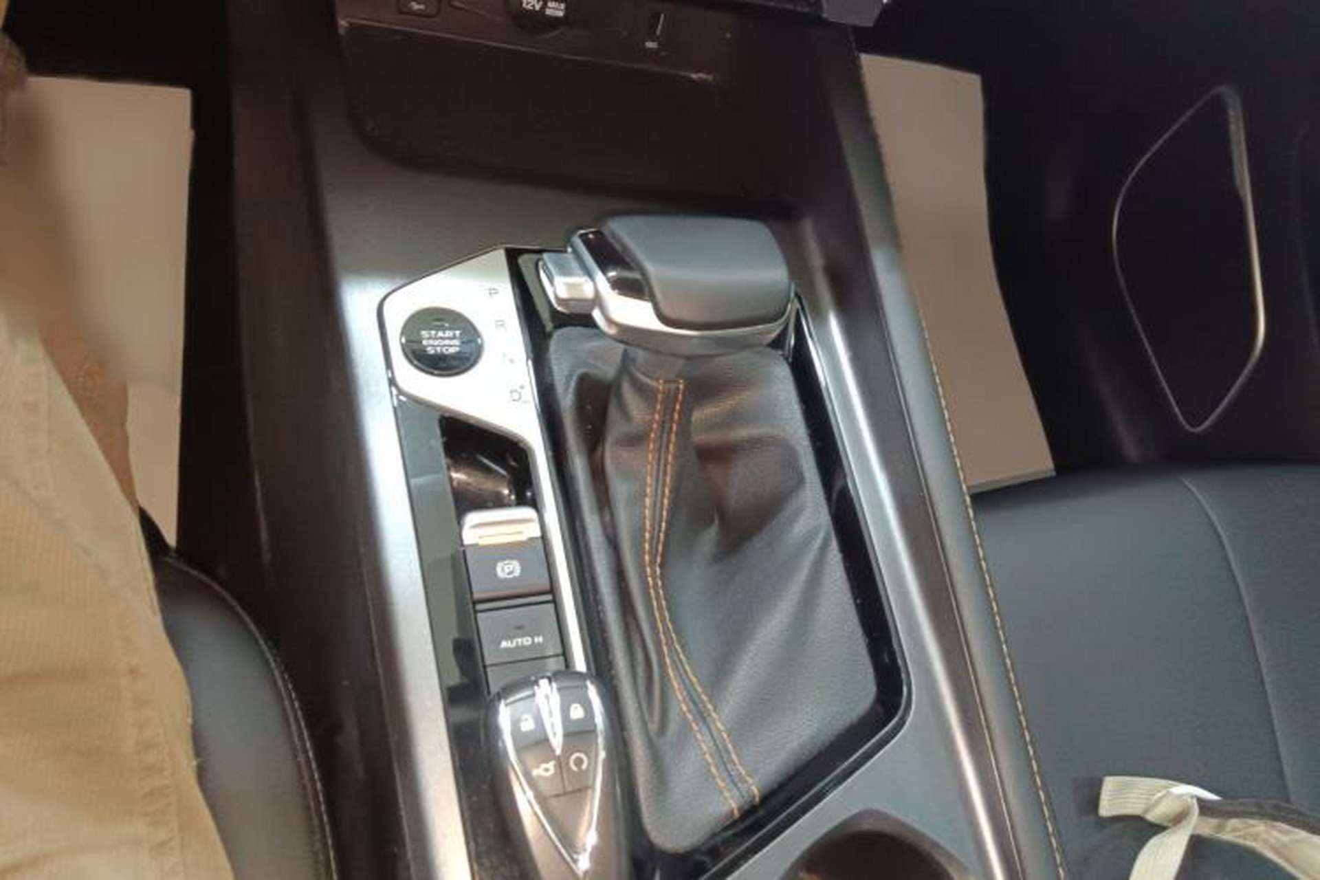 Used CHANGAN OSHAN X7 PLUS 2023 Enjoy Edition 1.5T Automatic Prestige Model Gear Lever