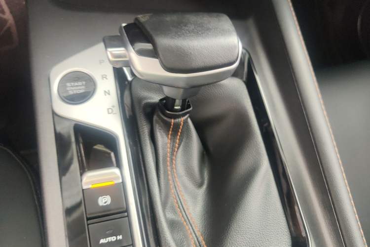 Used CHANGAN OSHAN X7 PLUS 2023 Enjoy Edition 1.5T Automatic Smart Edition 7-Seater Gear Lever