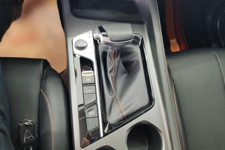 Used CHANGAN OSHAN X7 PLUS 2023 Enjoy Edition 1.5T Automatic Prestige 7-Seater Gear Lever