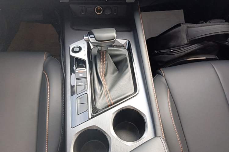 Used CHANGAN OSHAN X7 PLUS 2023 Enjoy Edition 1.5T Automatic Smart Edition 7-Seater Gear Lever