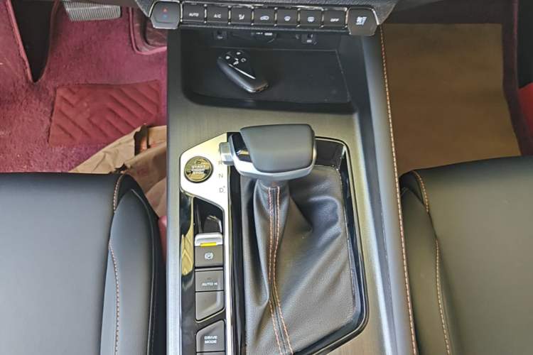 Used CHANGAN OSHAN X7 PLUS 2023 Enjoy Edition 1.5T Automatic Prestige 7-Seater Gear Lever