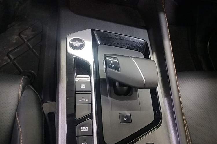 Used CHANGAN OSHAN X7 PLUS 2023 Enjoy Edition 1.5T Automatic Pilot Model 7 Seats Gear Lever