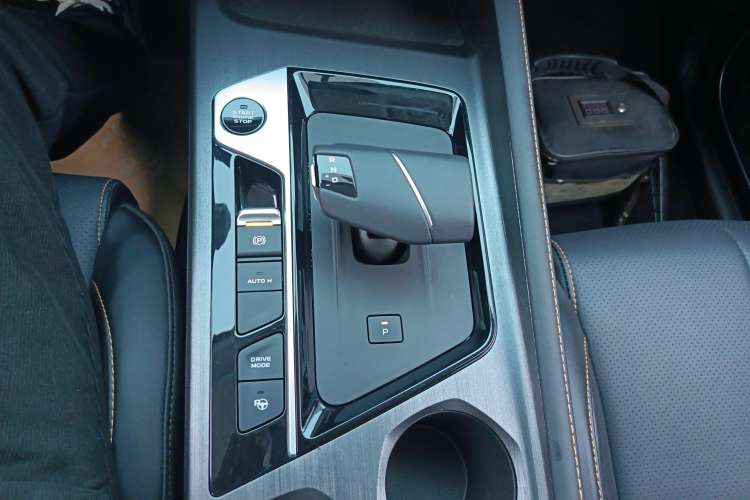 Used CHANGAN OSHAN X7 PLUS 2023 Enjoy Edition 1.5T Automatic Pilot Model 7 Seats Gear Lever