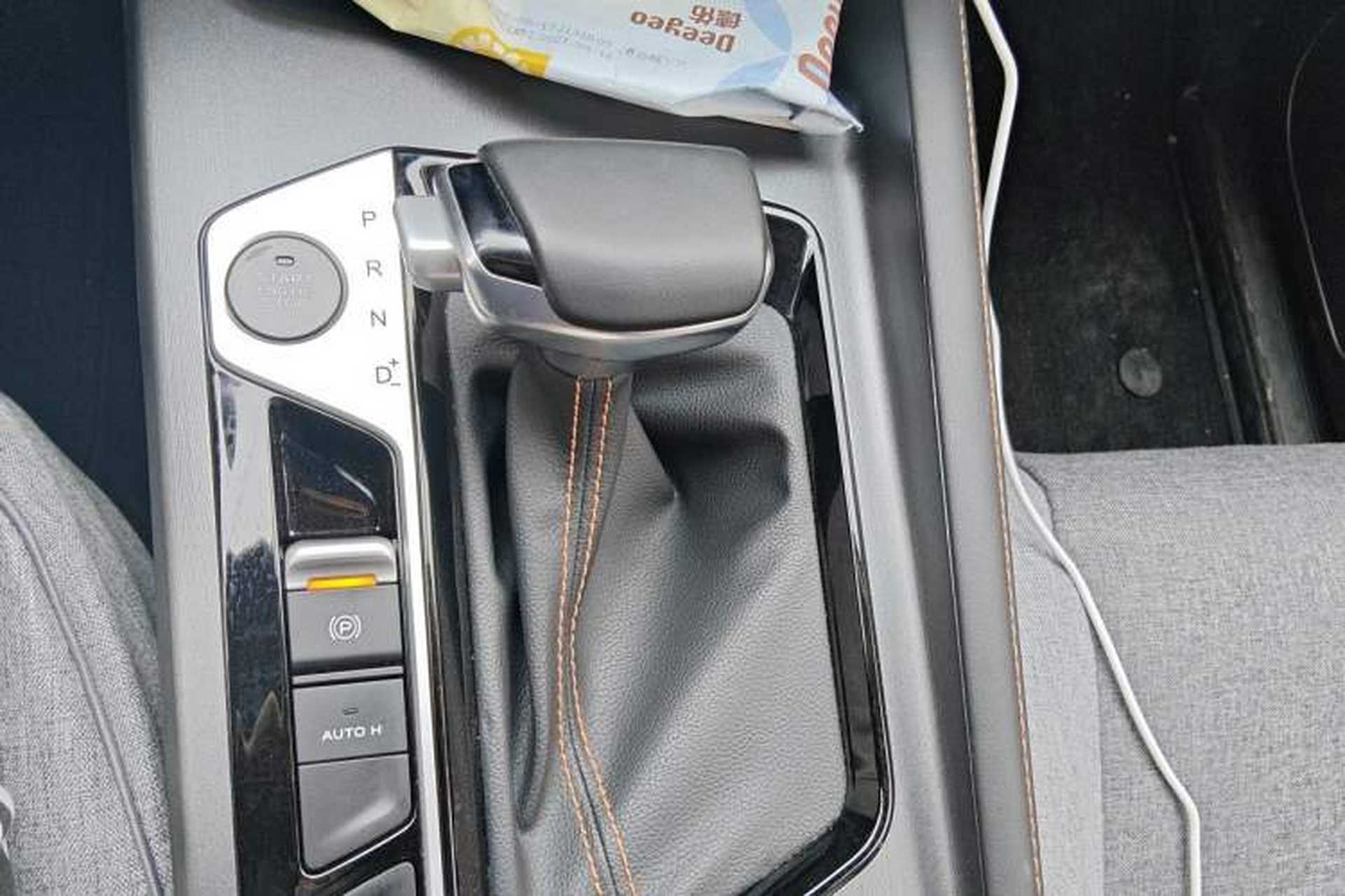 Used CHANGAN OSHAN X7 PLUS 2023 Enjoy Edition 1.5T Automatic Prestige 7-Seater Gear Lever