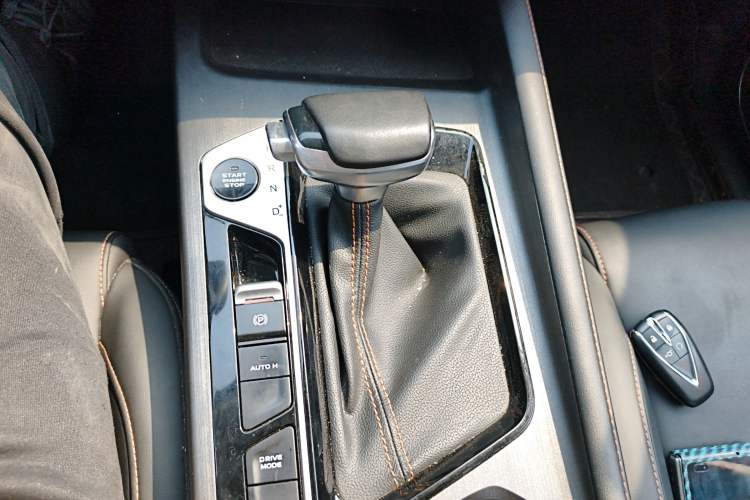 Used CHANGAN OSHAN X7 PLUS 2023 Enjoy Edition 1.5T Automatic Prestige 7-Seater Gear Lever
