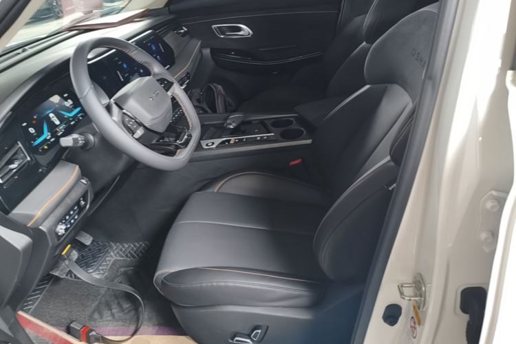 Used CHANGAN OSHAN X7 PLUS 2023 Enjoy Edition 1.5T Automatic Pilot Model 7 Seats Left Front Seat