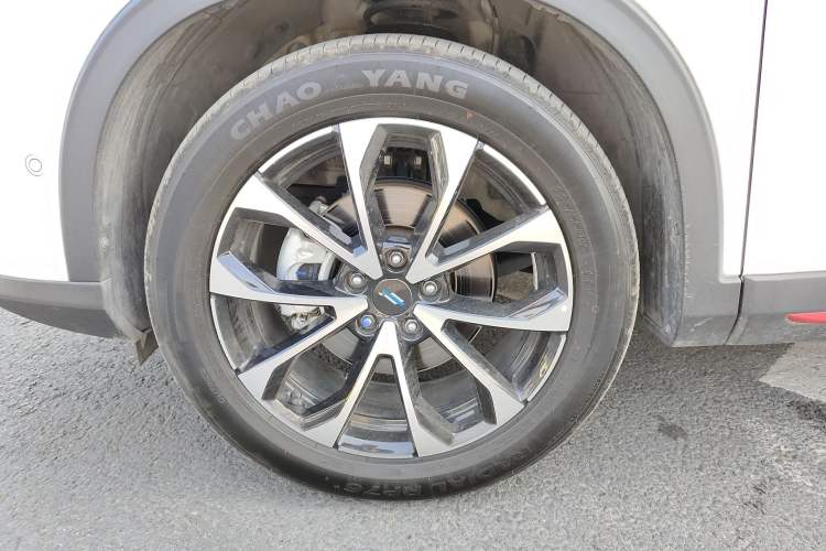Used CHANGAN OSHAN X7 PLUS 2023 Enjoy Edition 1.5T Automatic Pilot Model 7 Seats Left Front Wheel Hub