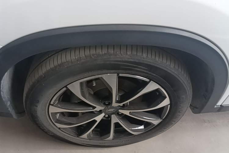 Used CHANGAN OSHAN X7 PLUS 2023 Enjoy Edition 1.5T Automatic Prestige Model Left Front Wheel Hub