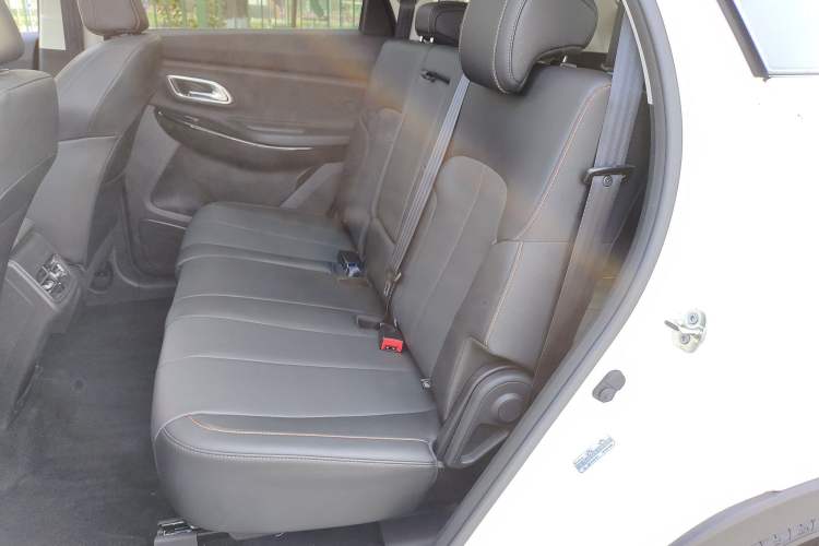 Used CHANGAN OSHAN X7 PLUS 2023 Enjoy Edition 1.5T Automatic Pilot Model 7 Seats Left Rear Seat