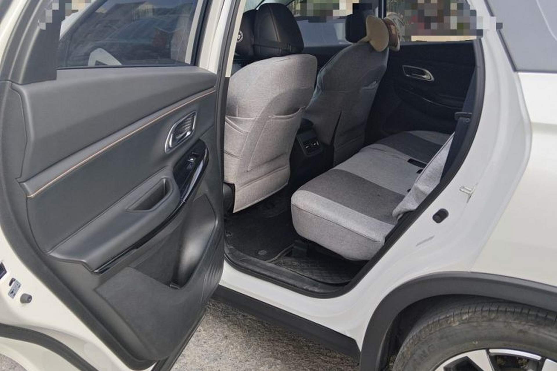 Used CHANGAN OSHAN X7 PLUS 2023 Enjoy Edition 1.5T Automatic Prestige 7-Seater Left Rear Seat
