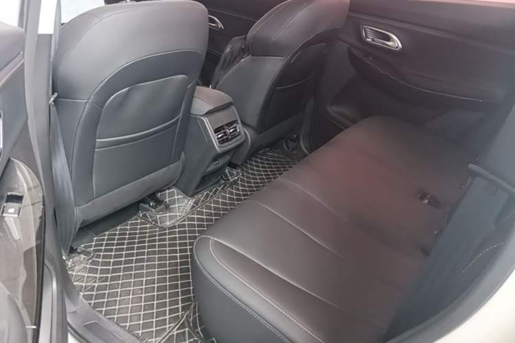 Used CHANGAN OSHAN X7 PLUS 2023 Enjoy Edition 1.5T Automatic Prestige Model Left Rear Seat