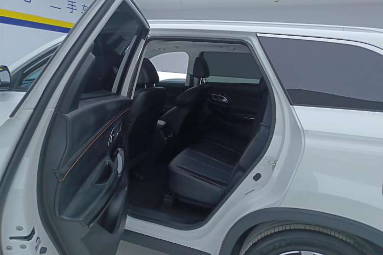 Used CHANGAN OSHAN X7 PLUS 2023 Enjoy Edition 1.5T Automatic Pilot Model 7 Seats Left Rear Seat