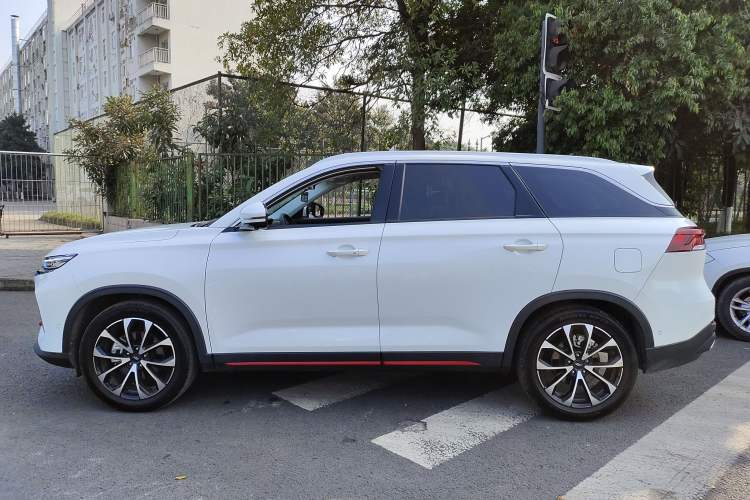 Used CHANGAN OSHAN X7 PLUS 2023 Enjoy Edition 1.5T Automatic Pilot Model 7 Seats Left Side