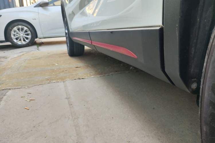 Used CHANGAN OSHAN X7 PLUS 2023 Enjoy Edition 1.5T Automatic Prestige Model Left Side Sill