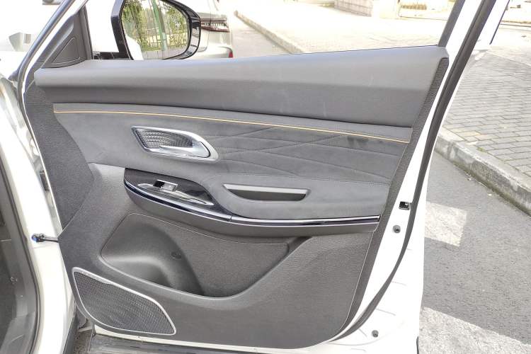 Used CHANGAN OSHAN X7 PLUS 2023 Enjoy Edition 1.5T Automatic Pilot Model 7 Seats Right Front Door Interior