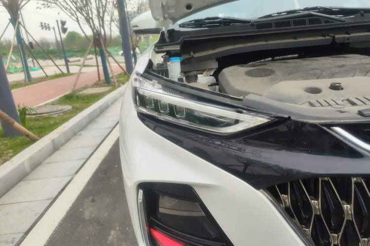 Used CHANGAN OSHAN X7 PLUS 2023 Enjoy Edition 1.5T Automatic Smart Version Right Front Headlight