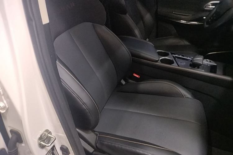 Used CHANGAN OSHAN X7 PLUS 2023 Enjoy Edition 1.5T Automatic Pilot Model 7 Seats Right Front Seat