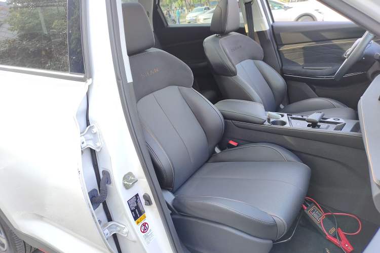 Used CHANGAN OSHAN X7 PLUS 2023 Enjoy Edition 1.5T Automatic Pilot Model 7 Seats Right Front Seat