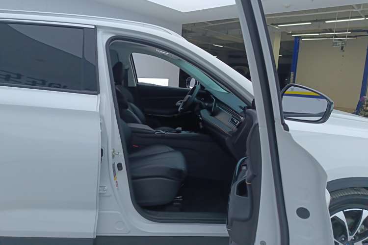 Used CHANGAN OSHAN X7 PLUS 2023 Enjoy Edition 1.5T Automatic Pilot Model 7 Seats Right Front Seat