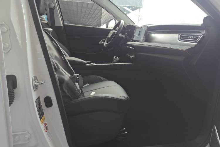 Used CHANGAN OSHAN X7 PLUS 2023 Enjoy Edition 1.5T Automatic Prestige Model Right Front Seat