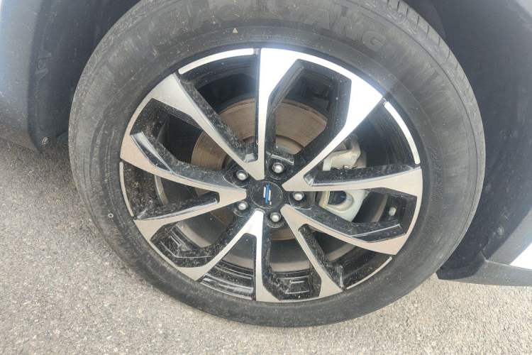 Used CHANGAN OSHAN X7 PLUS 2023 Enjoy Edition 1.5T Automatic Smart Edition 7-Seater Right Front Wheel Hub