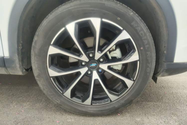 Used CHANGAN OSHAN X7 PLUS 2023 Enjoy Edition 1.5T Automatic Smart Version Right Front Wheel Hub