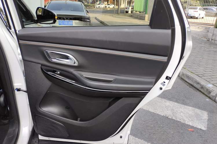 Used CHANGAN OSHAN X7 PLUS 2023 Enjoy Edition 1.5T Automatic Pilot Model 7 Seats Right Rear Door Interior