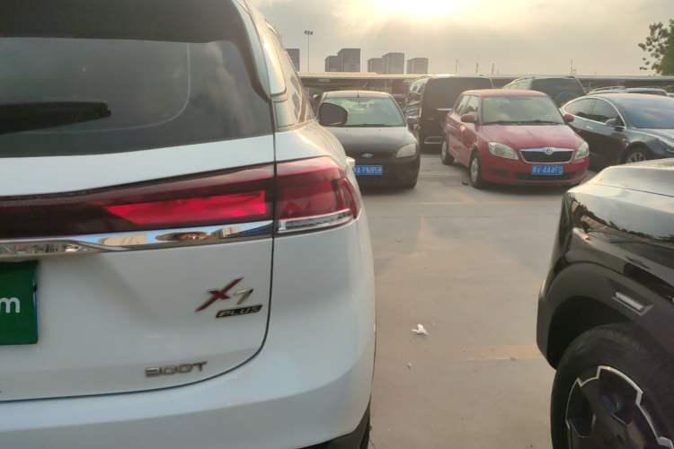 Used CHANGAN OSHAN X7 PLUS 2023 Enjoy Edition 1.5T Automatic Prestige Model Right Rear Taillight