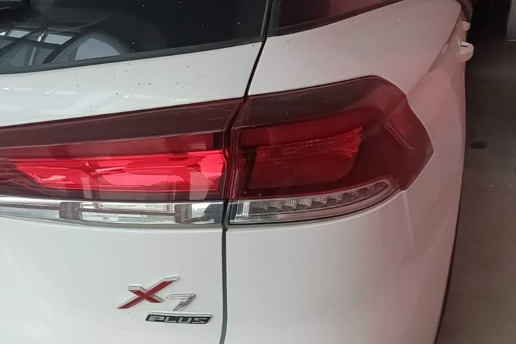 Used CHANGAN OSHAN X7 PLUS 2023 Enjoy Edition 1.5T Automatic Prestige Model Right Rear Taillight