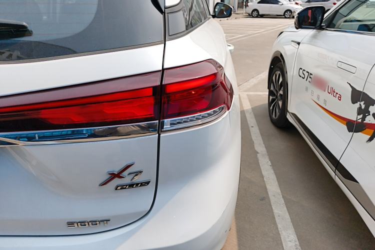Used CHANGAN OSHAN X7 PLUS 2023 Enjoy Edition 1.5T Automatic Prestige 7-Seater Right Rear Taillight