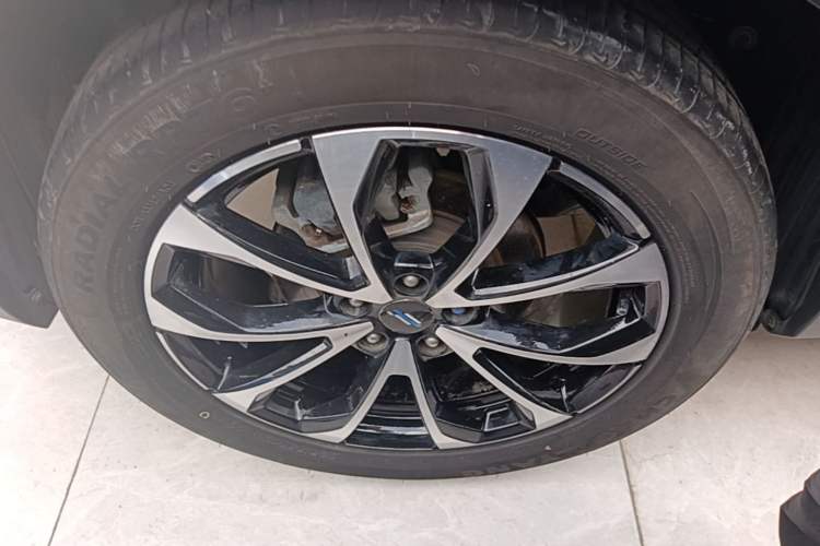 Used CHANGAN OSHAN X7 PLUS 2023 Enjoy Edition 1.5T Automatic Smart Edition 7-Seater Right Rear Wheel Hub