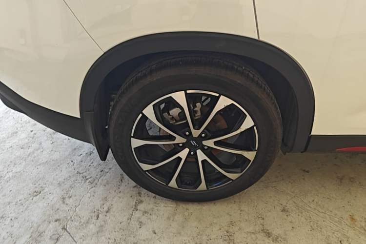 Used CHANGAN OSHAN X7 PLUS 2023 Enjoy Edition 1.5T Automatic Prestige 7-Seater Right Rear Wheel Hub