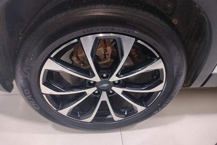 Used CHANGAN OSHAN X7 PLUS 2023 Enjoy Edition 1.5T Automatic Pilot Model 7 Seats Right Rear Wheel Hub