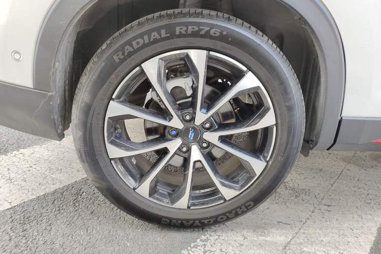 Used CHANGAN OSHAN X7 PLUS 2023 Enjoy Edition 1.5T Automatic Pilot Model 7 Seats Right Rear Wheel Hub