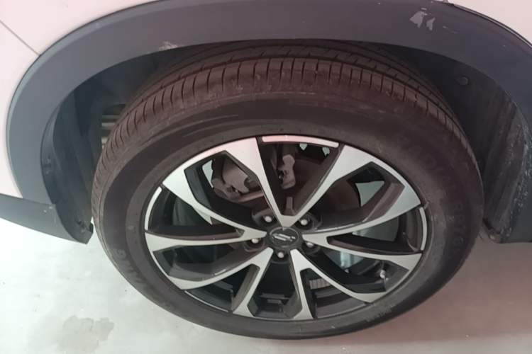 Used CHANGAN OSHAN X7 PLUS 2023 Enjoy Edition 1.5T Automatic Prestige Model Right Rear Wheel Hub
