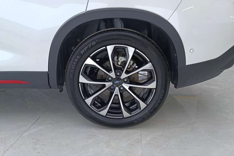 Used CHANGAN OSHAN X7 PLUS 2023 Enjoy Edition 1.5T Automatic Pilot Model 7 Seats Right Rear Wheel Hub