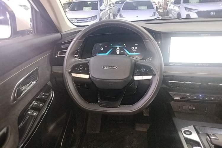 Used CHANGAN OSHAN X7 PLUS 2023 Enjoy Edition 1.5T Automatic Pilot Model 7 Seats Steering Wheel