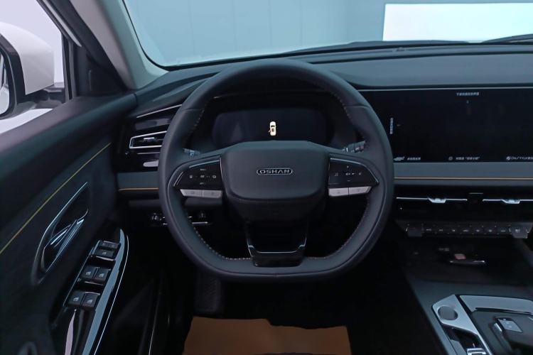 Used CHANGAN OSHAN X7 PLUS 2023 Enjoy Edition 1.5T Automatic Pilot Model 7 Seats Steering Wheel
