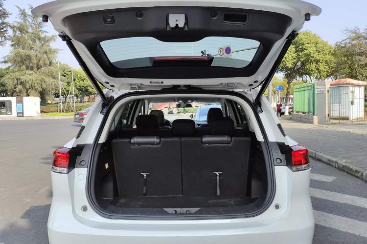 Used CHANGAN OSHAN X7 PLUS 2023 Enjoy Edition 1.5T Automatic Pilot Model 7 Seats Trunk