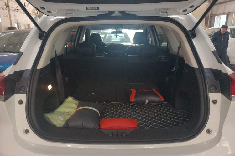 Used CHANGAN OSHAN X7 PLUS 2023 Enjoy Edition 1.5T Automatic Prestige 7-Seater Trunk
