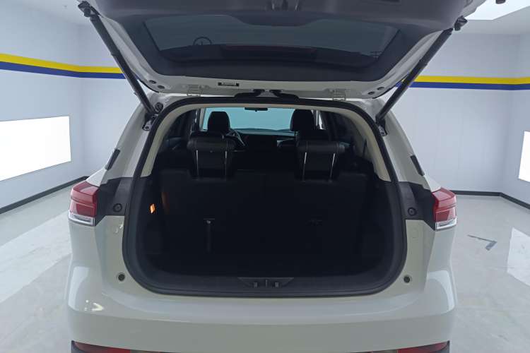 Used CHANGAN OSHAN X7 PLUS 2023 Enjoy Edition 1.5T Automatic Pilot Model 7 Seats Trunk
