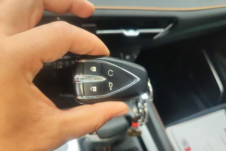Used CHANGAN OSHAN X7 PLUS 2023 Enjoy Edition 1.5T Automatic Smart Version Vehicle Key