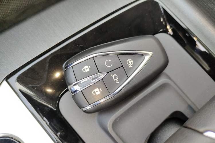 Used CHANGAN OSHAN X7 PLUS 2023 Enjoy Edition 1.5T Automatic Pilot Model 7 Seats Vehicle Key